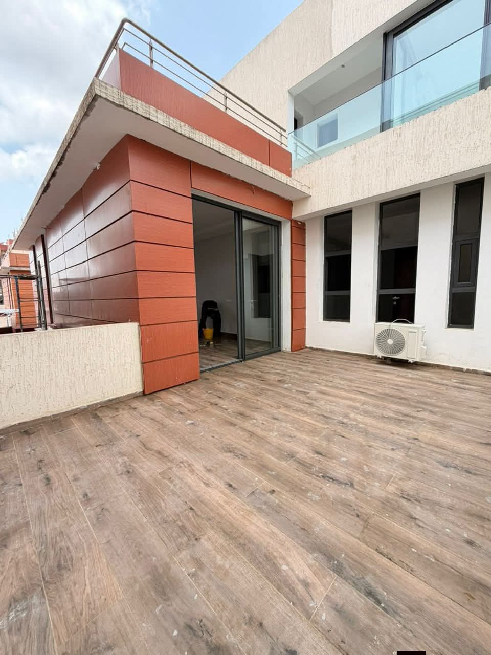 VILLA DUPLEX 8 PIÈCES À LOUER