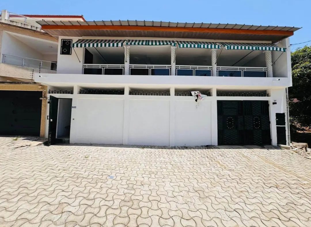 VILLA BASSE DE 6 PIECES À LOUER