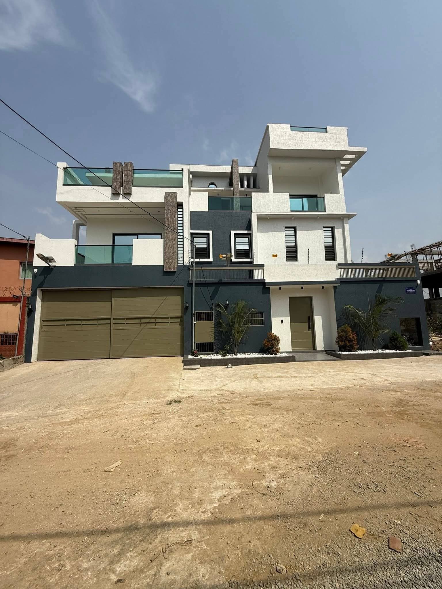 VILLA TRIPLEX 10 PIÈCES EN VENTE