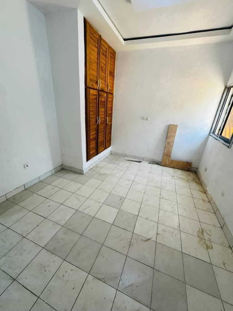 Studio américain sous forme 2 pièces au rez-de-chaussée
