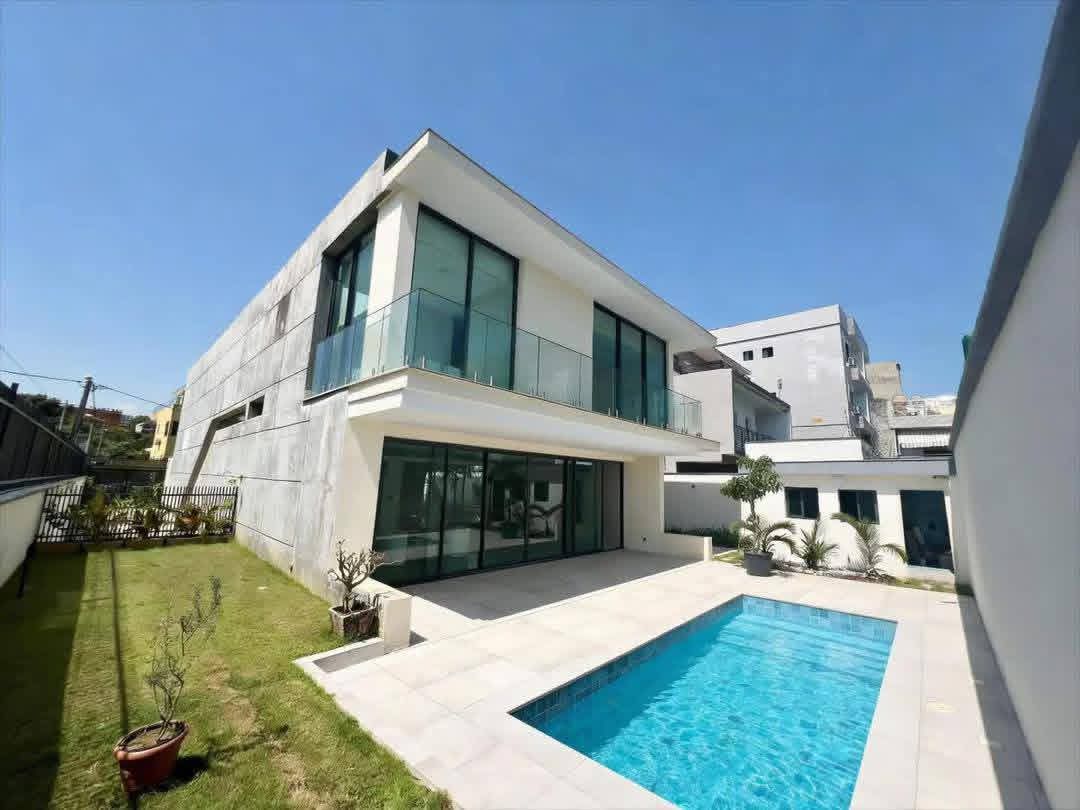 VILLA DUPLEX 8 PIÈCES À LOUER