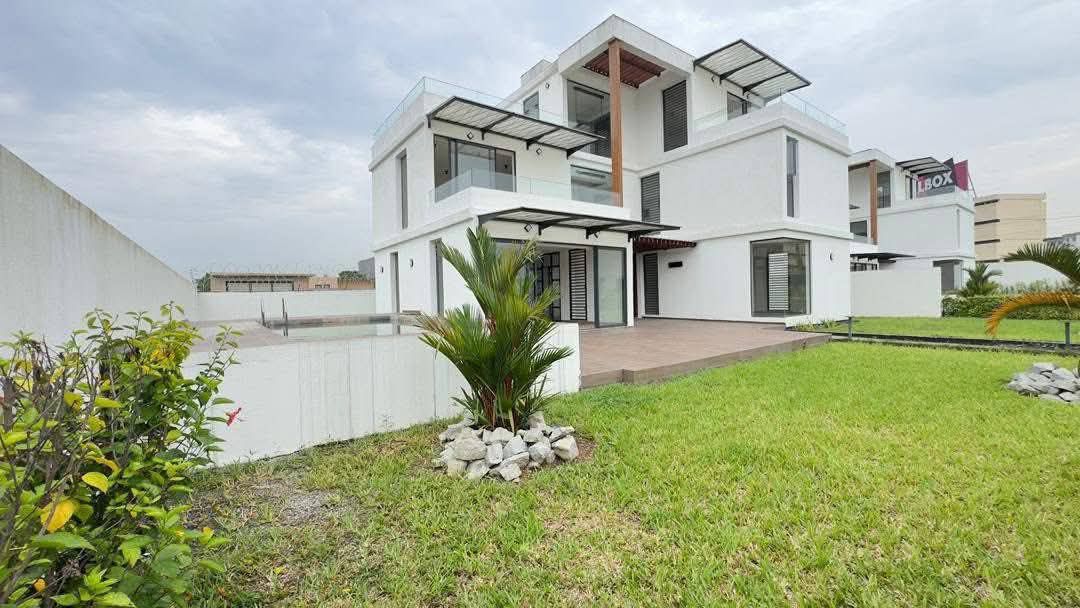 VILLA TRIPLEX 6 PIÈCES EN LOCATION