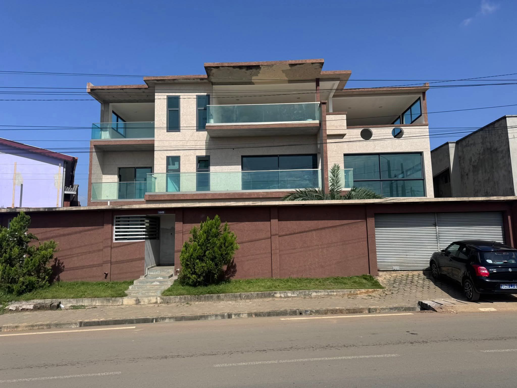 BELLE VILLA TRIPLEX 10 PIÈCES À LOUER