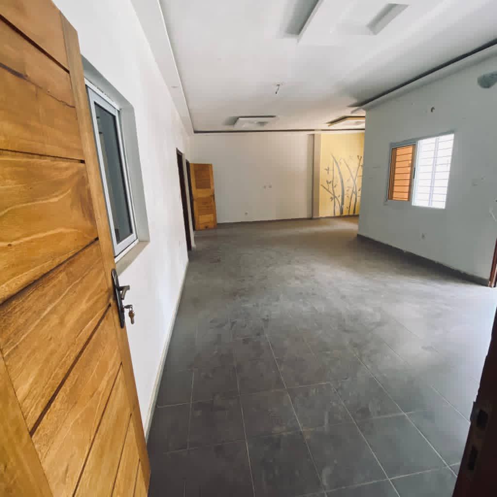 APPARTEMENT 4 PIÈCES À LOUER