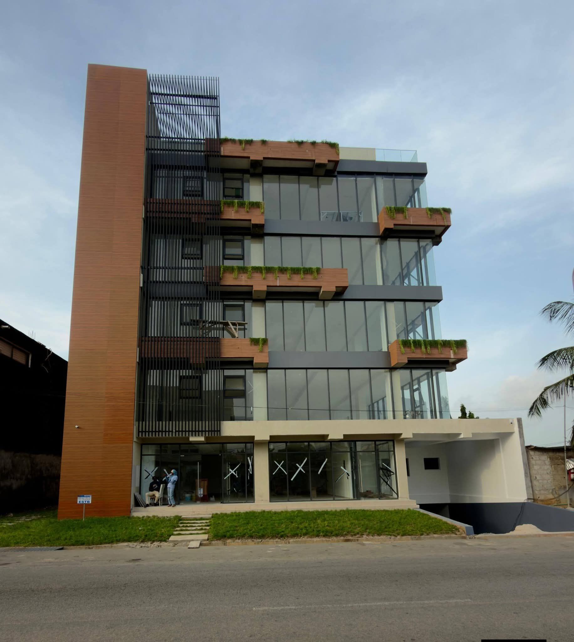 UN BUREAU DE 150 m² À LOUER
