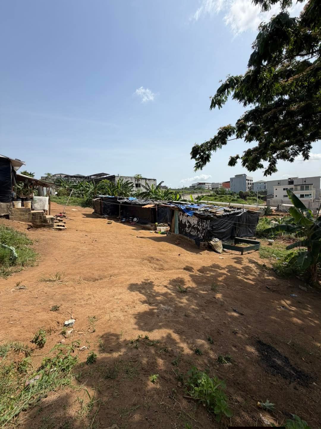 Terrain de 600m2 avec attestation villageoise et ACD en cours