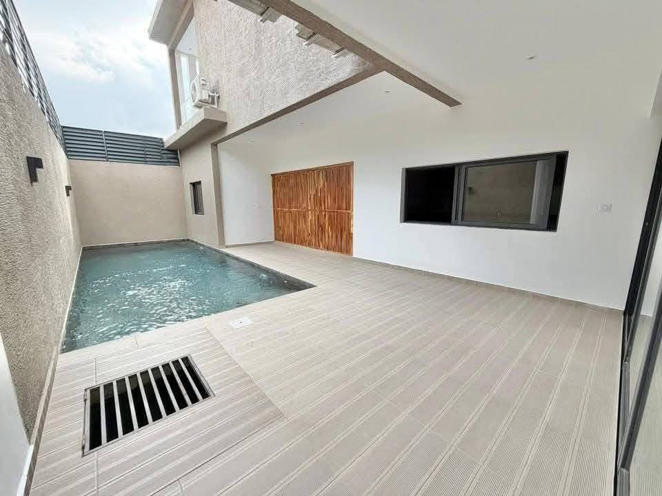 Sublime villa duplex jumellée de 8 pièces avec CMPF