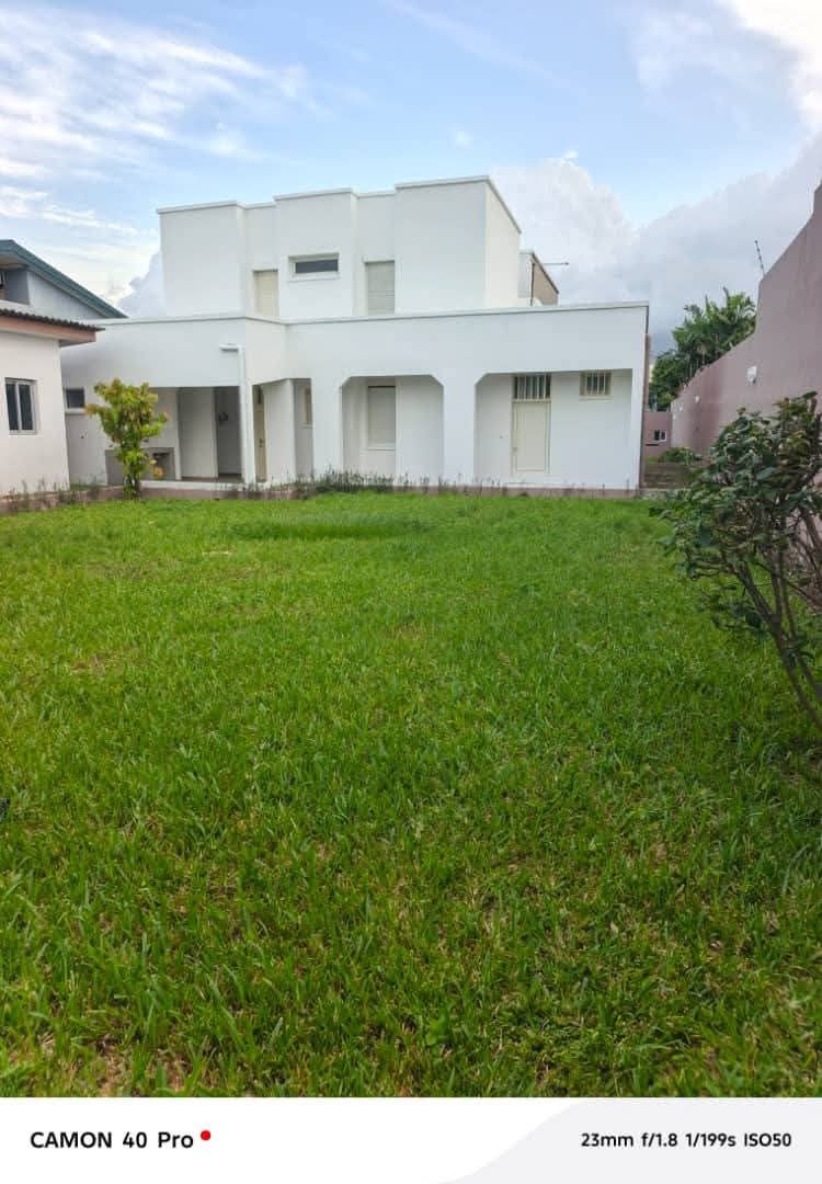 Duplex moderne 5 pièces avec une dépendance et piscine