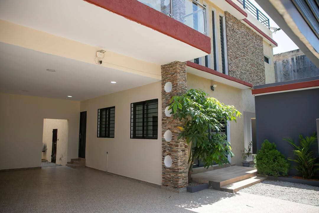 Villa duplex 9 pièces prête à être habitée