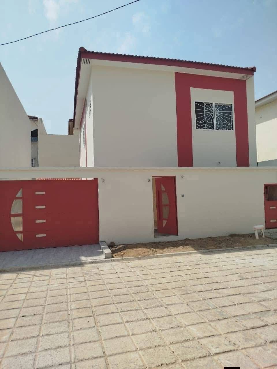 Splendide duplex 4 avec une dépendance en finition