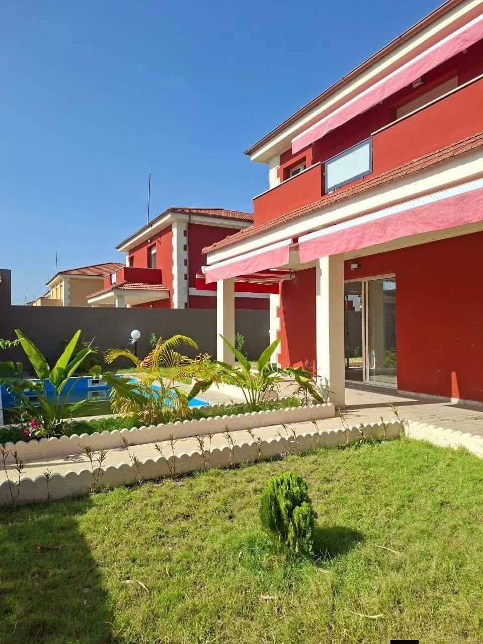 Haut standing, villa duplex 5 pièces avec une dépendance