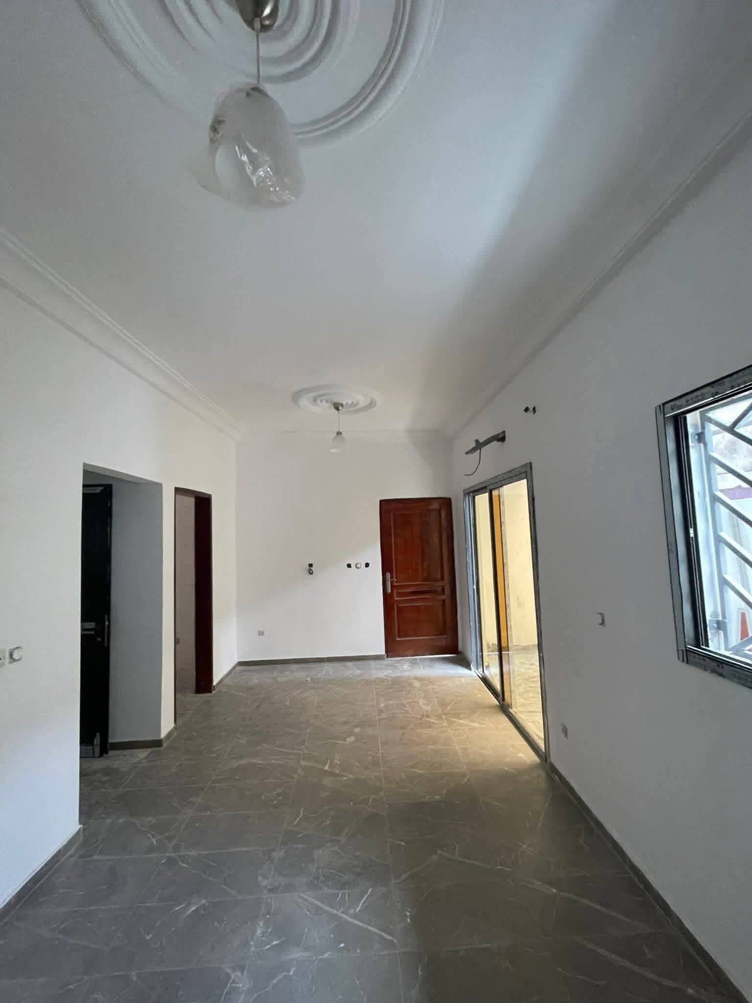 Beau logement 2 pièces au rez-de-chaussée