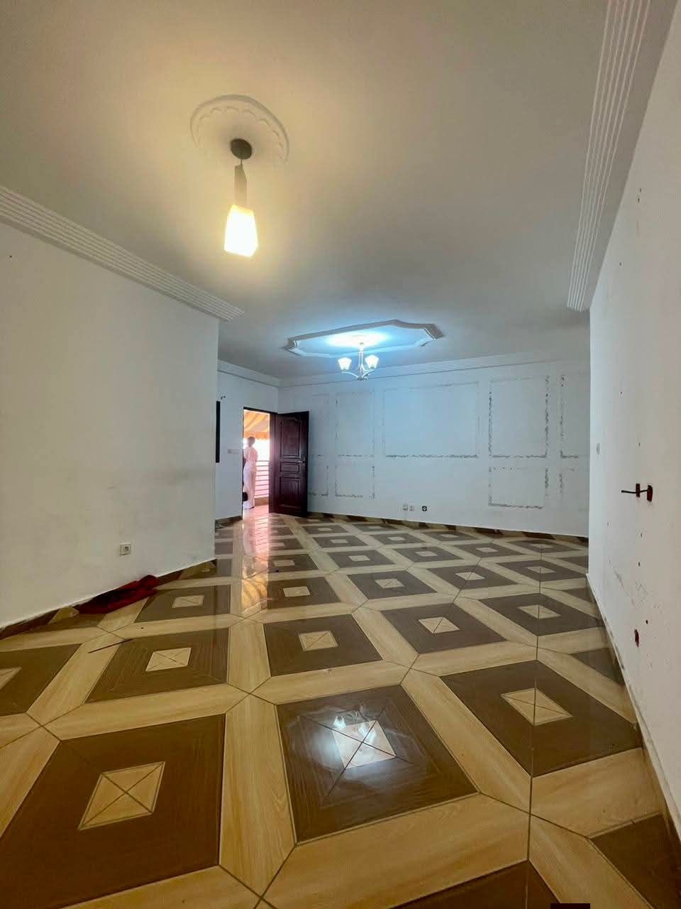 Spacieux logement 2 pièces au 2e étage