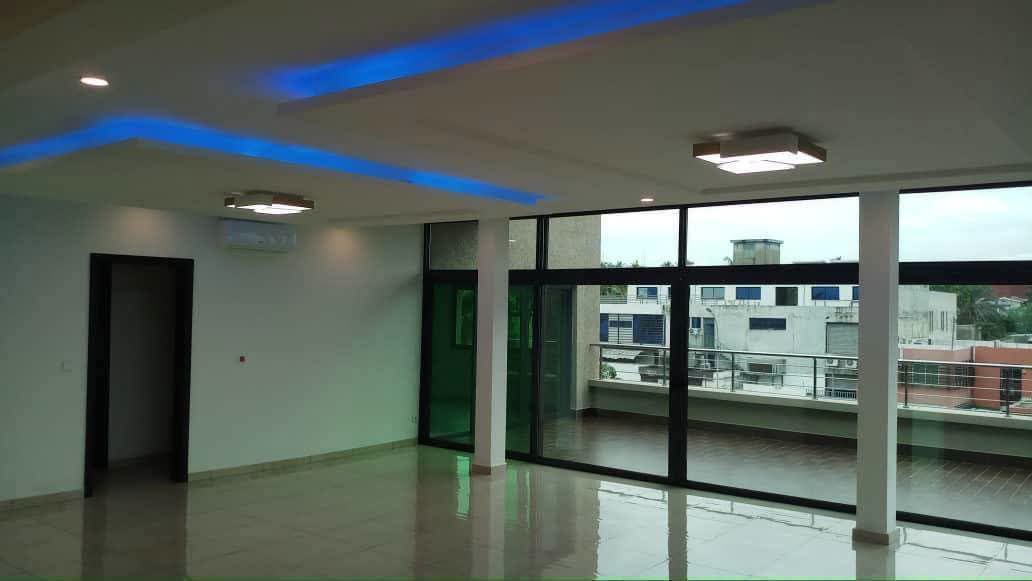 Splendide immeuble R+4 avec CMPF