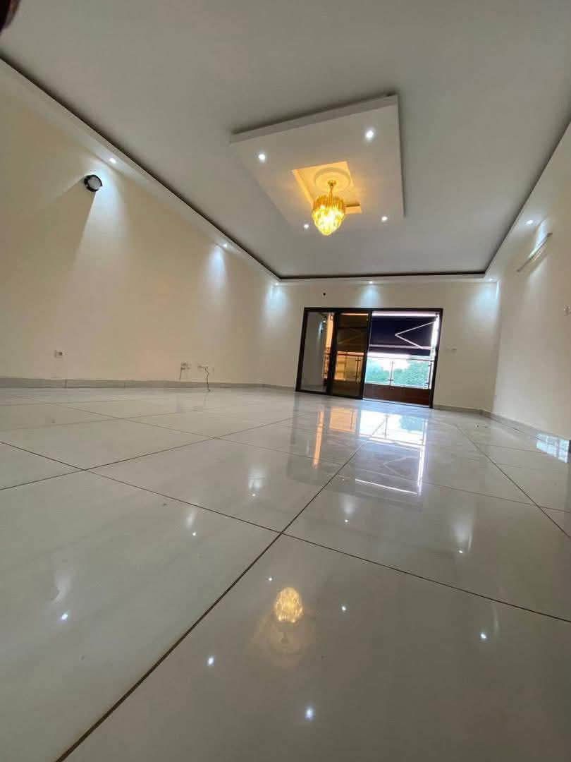 Beau logement 3 pièces au 2e étage