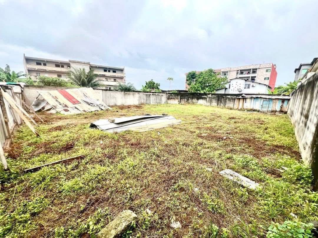 Grand terrain de 565 M2 avec ACD
