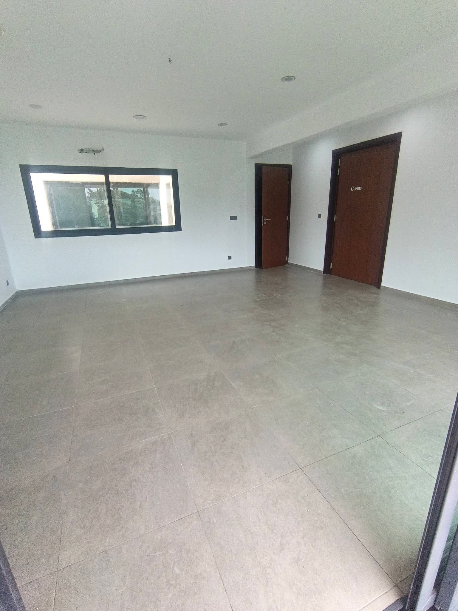 Beau logement 5 pièces au 2e étage