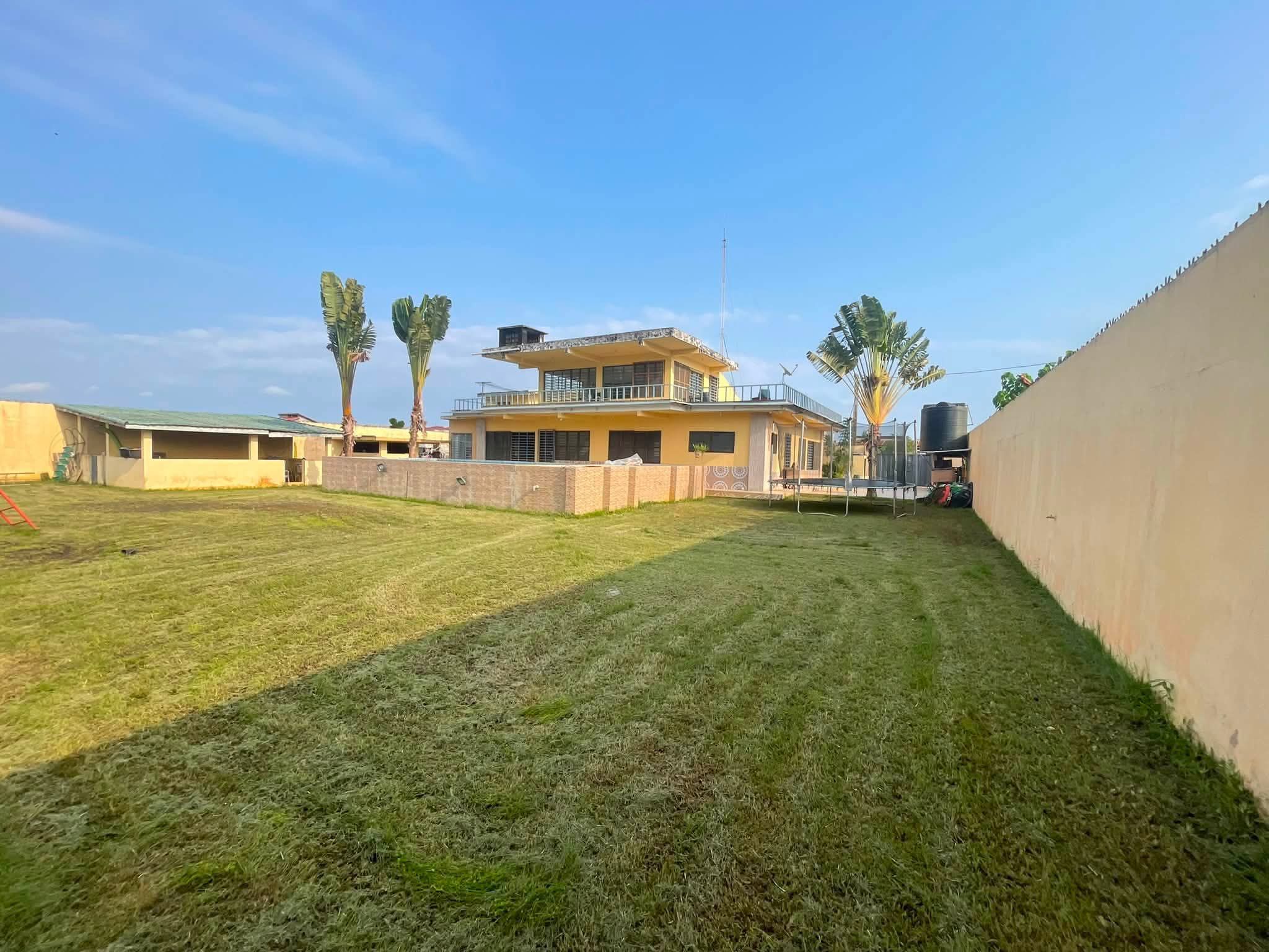Splendide villa basse 4 pièces avec 3 dépendances
