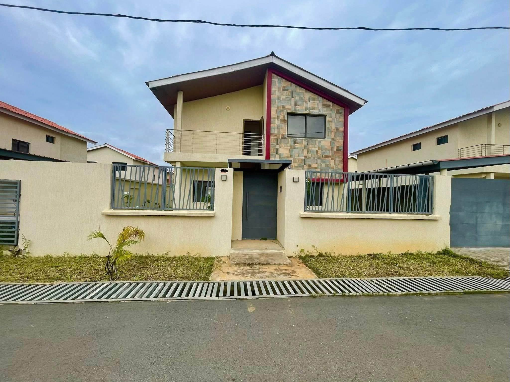Magnifique villa duplex 5 pièces jamais habitée