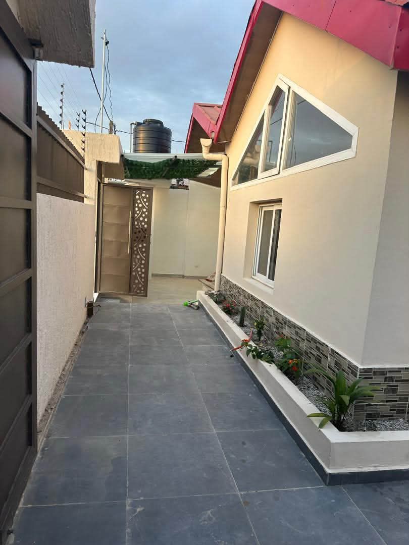 Belle villa basse 3 pièces avec une dépendance