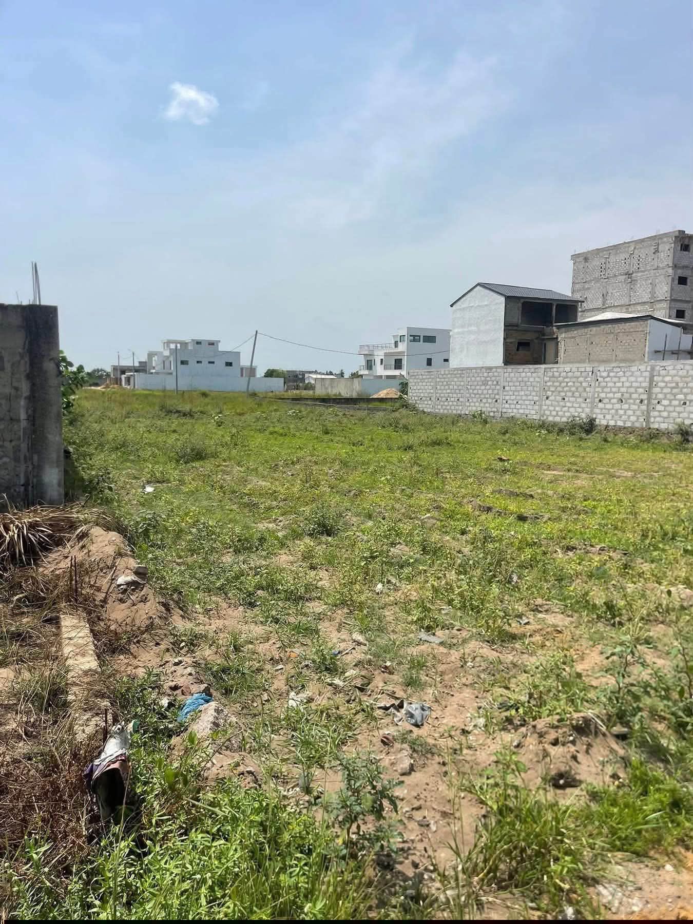 Beau terrain de 600m2 avec ACD