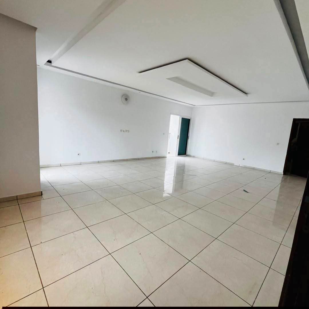 Spacieux logement 4 pièces au 3e étage