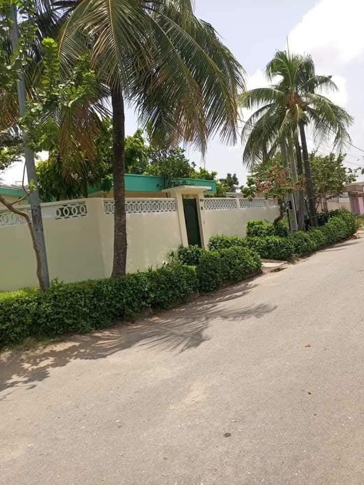 Magnifique villa basse 4 pièces avec 2 dépendances