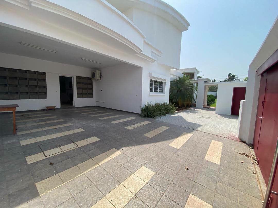 Villa duplex avec piscine de 8 pièces