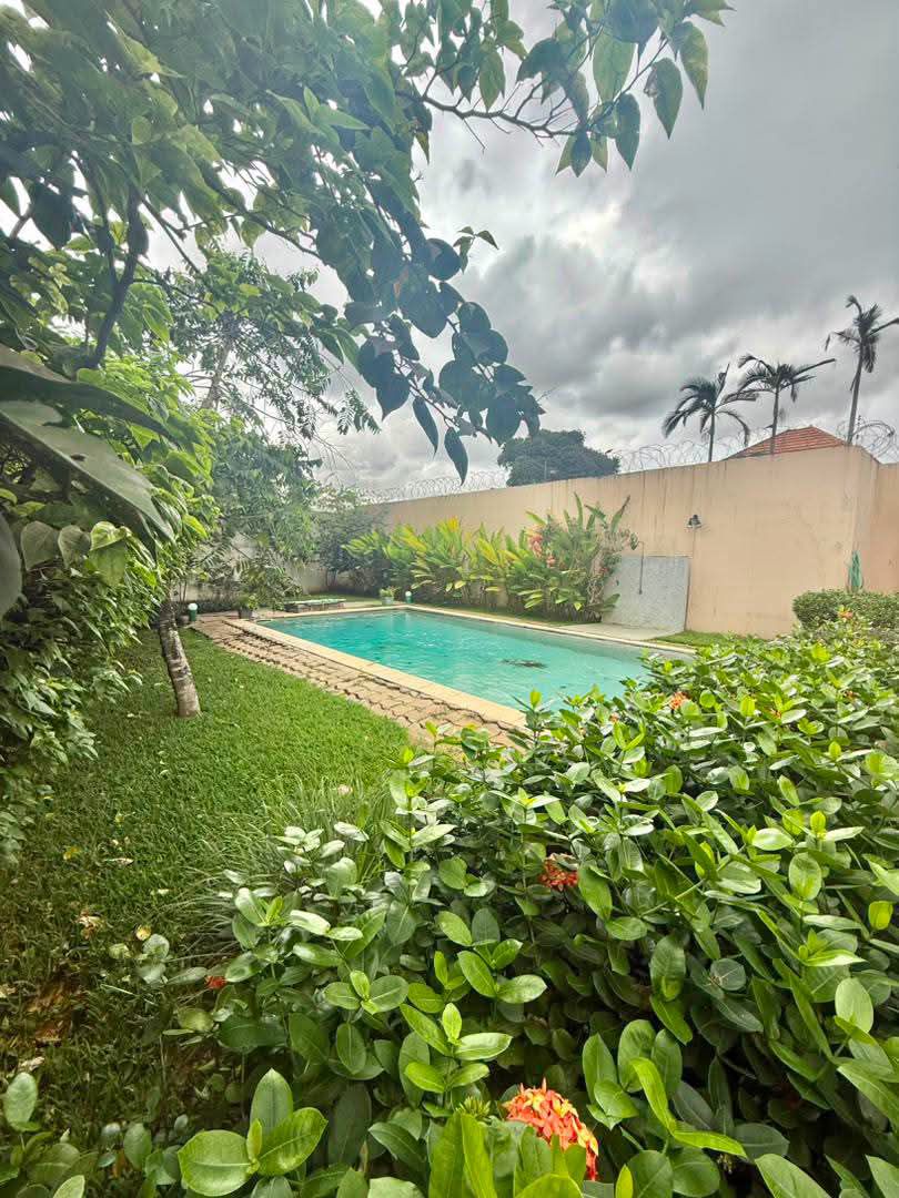 Villa basse 5 pièces avec piscine
