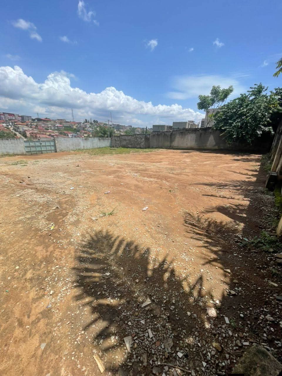 Beau terrain de 500m2. Avec ACD