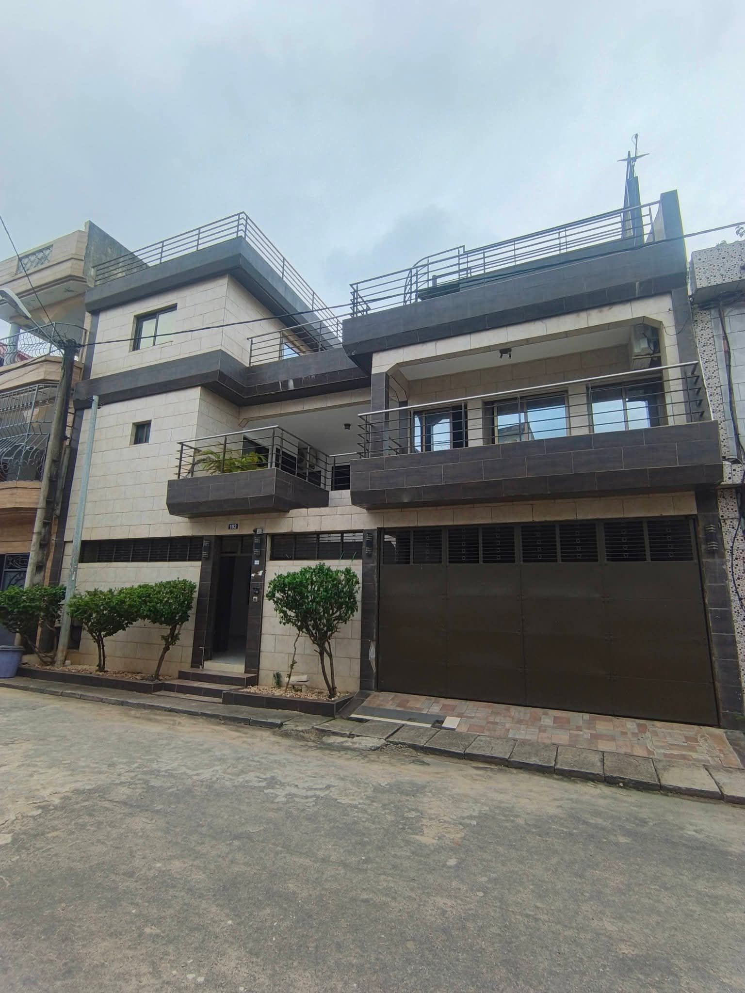 Magnifique duplex 16 pièces à ne pas rater