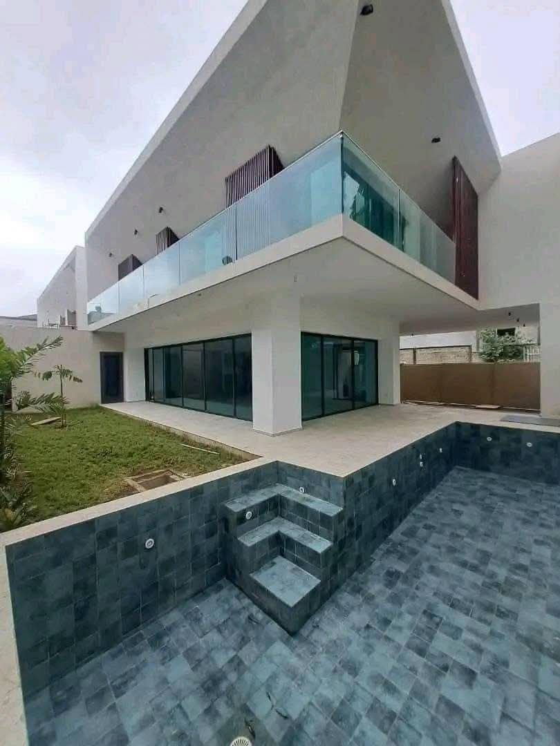 Villa duplex 5 pièces avec une piscine