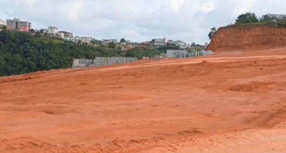 Magasin terrain de 400m2 avec ACD
