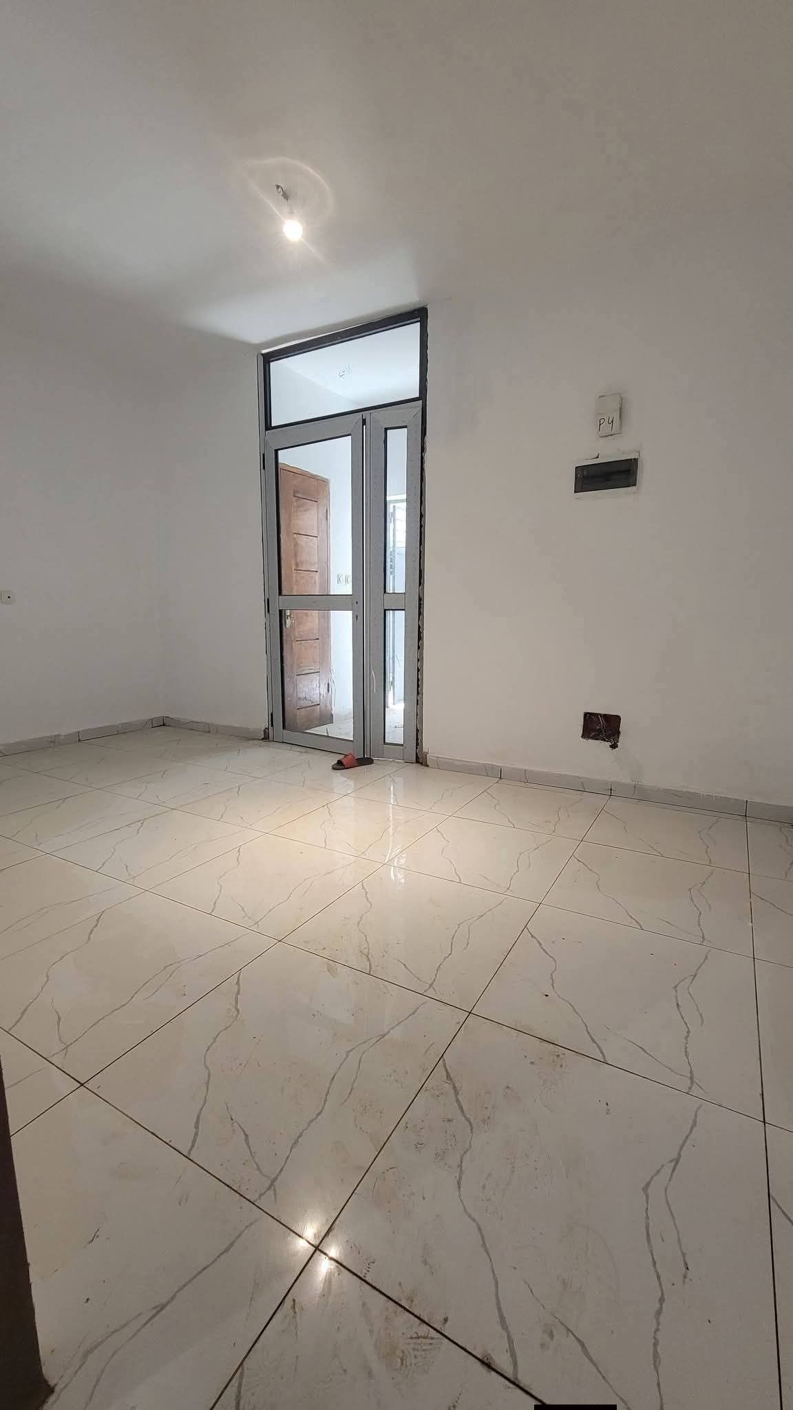 Beau logement 2 pièces au rez-de-chaussée