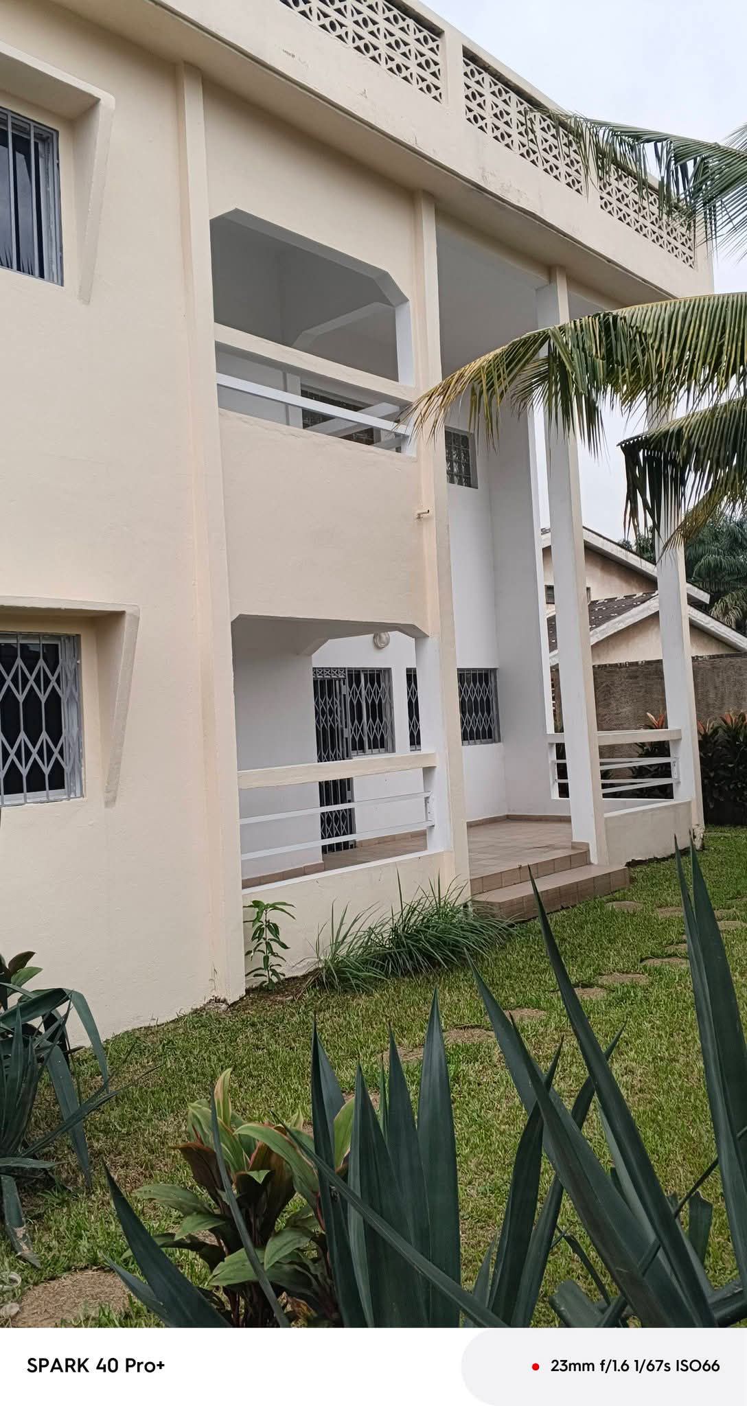 Belle villa duplex 9 pièces uniquement pour des activités professionnelles