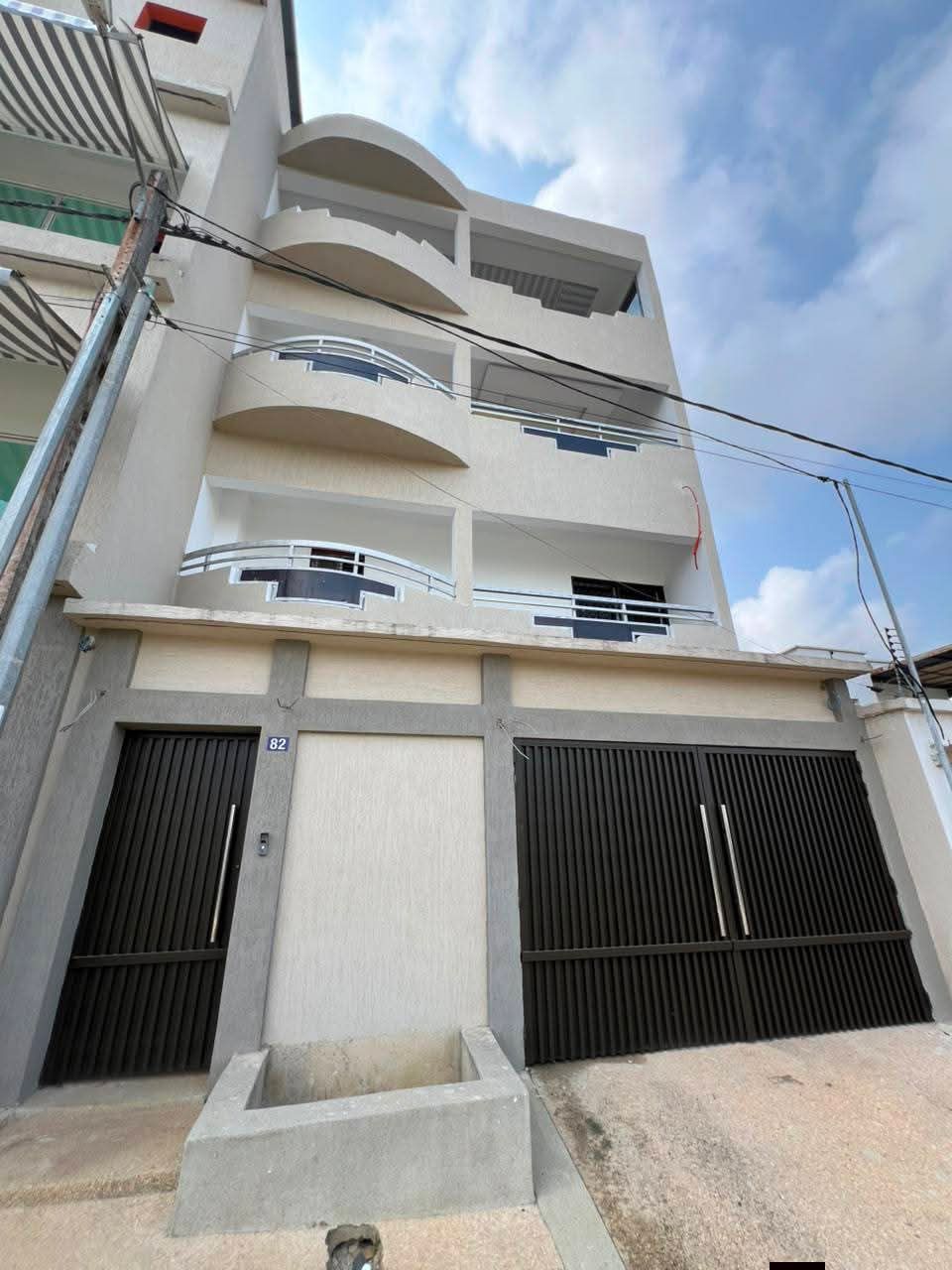 Belle villa triplex 11 pièces jamais habitées
