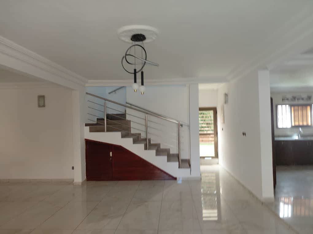 Villa duplex 5 pièces bon standing