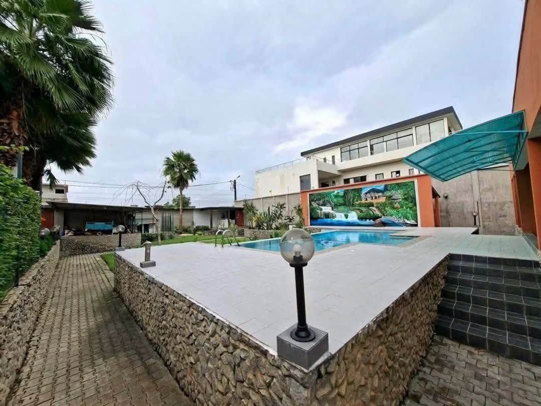 Prestigieuse villa duplex 10 pièces