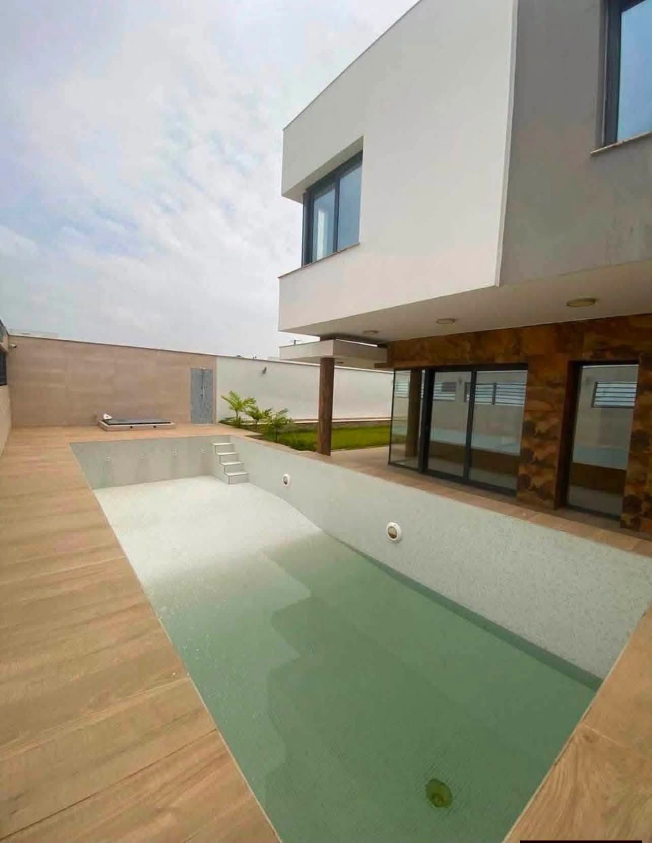 Duplex 6 pièces bon standing