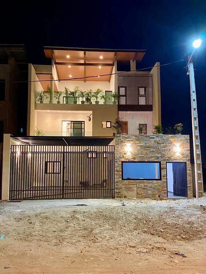 Splendide triplex 6 pièces avec ACD