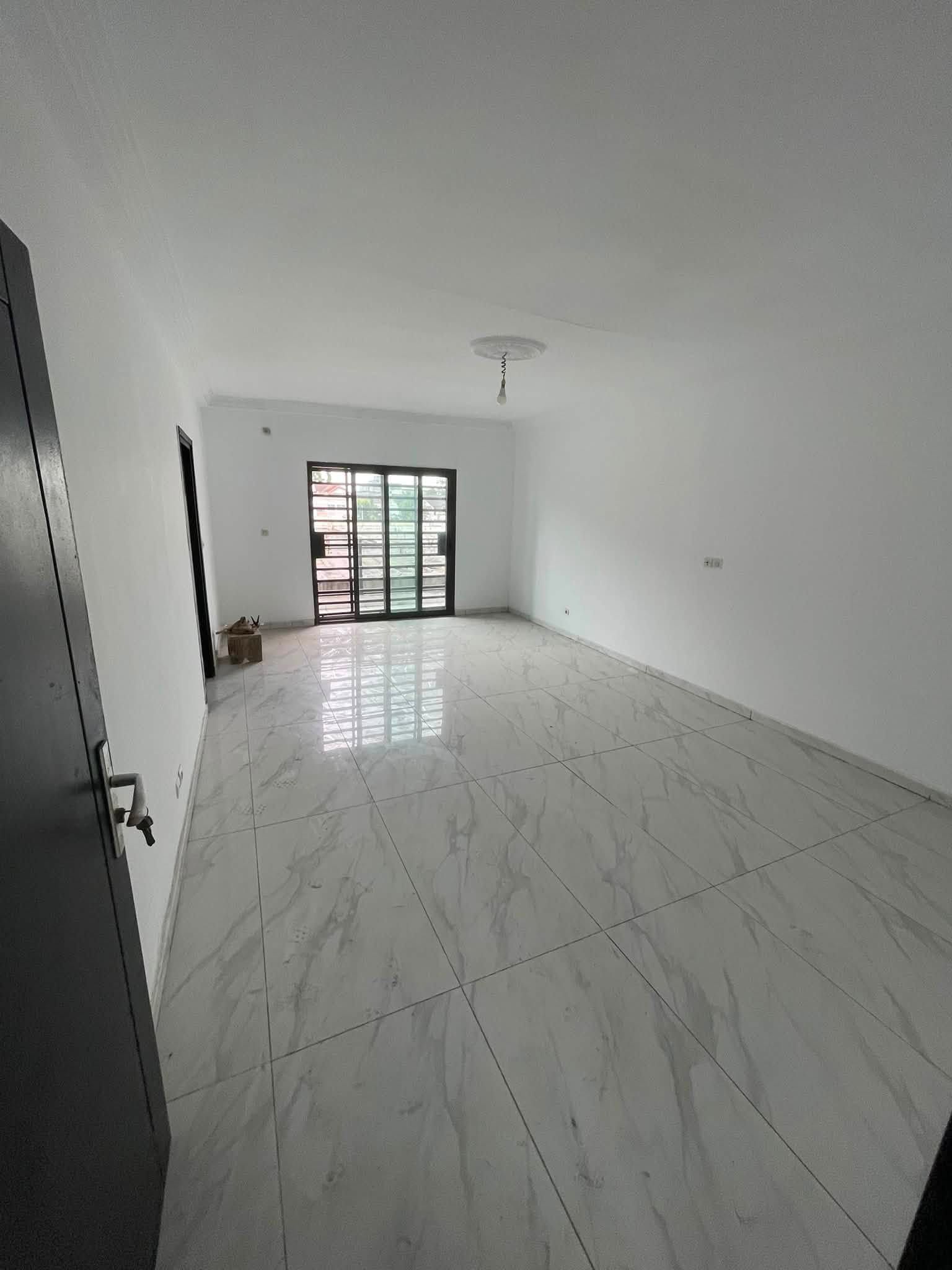 Superbe duplex 6 pièces bon standing