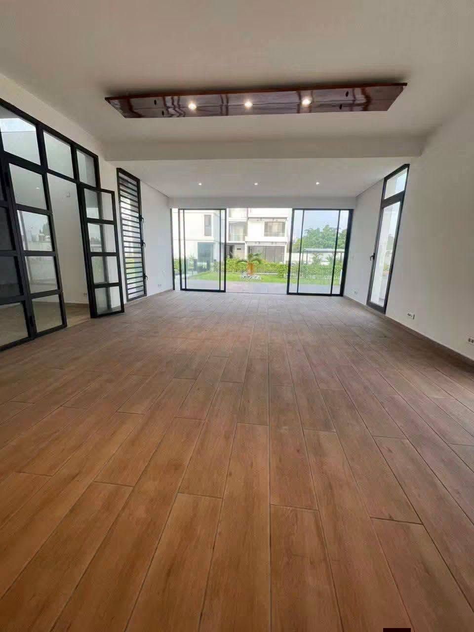 Magnifique triplex 8 pièces haut standing