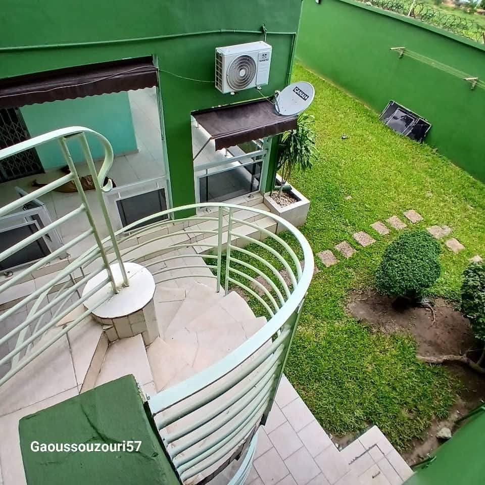 Villa duplex haut standing 10 pièces