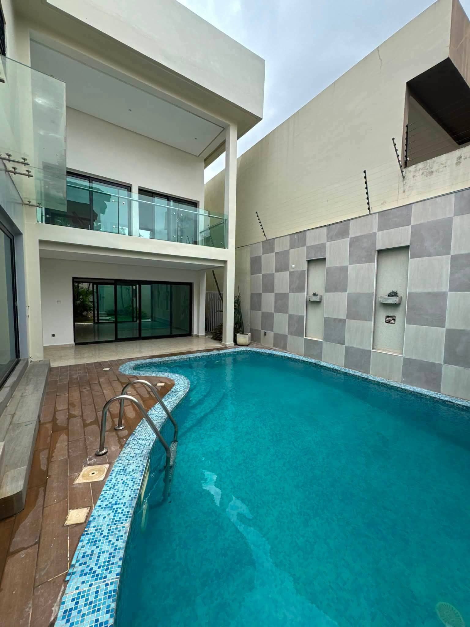 Villa duplex 9 pièces haut standing