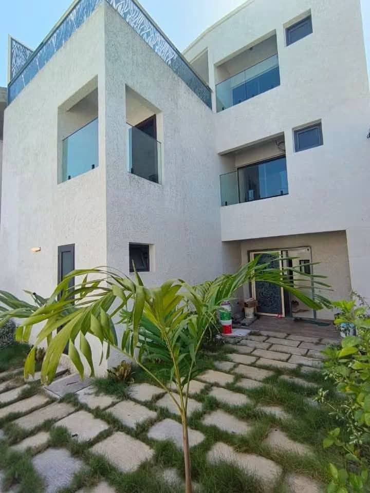 Magnifique triplex 8 pièces jamais habité avec ACD