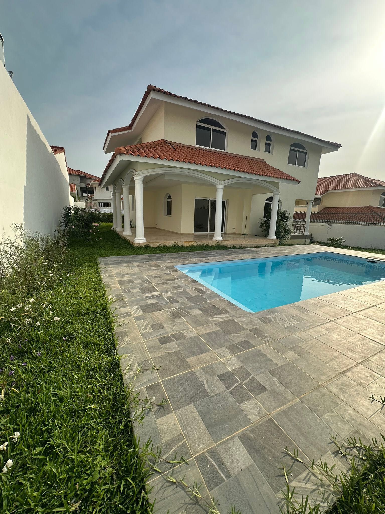 Villa duplex 5 pièces bon standing