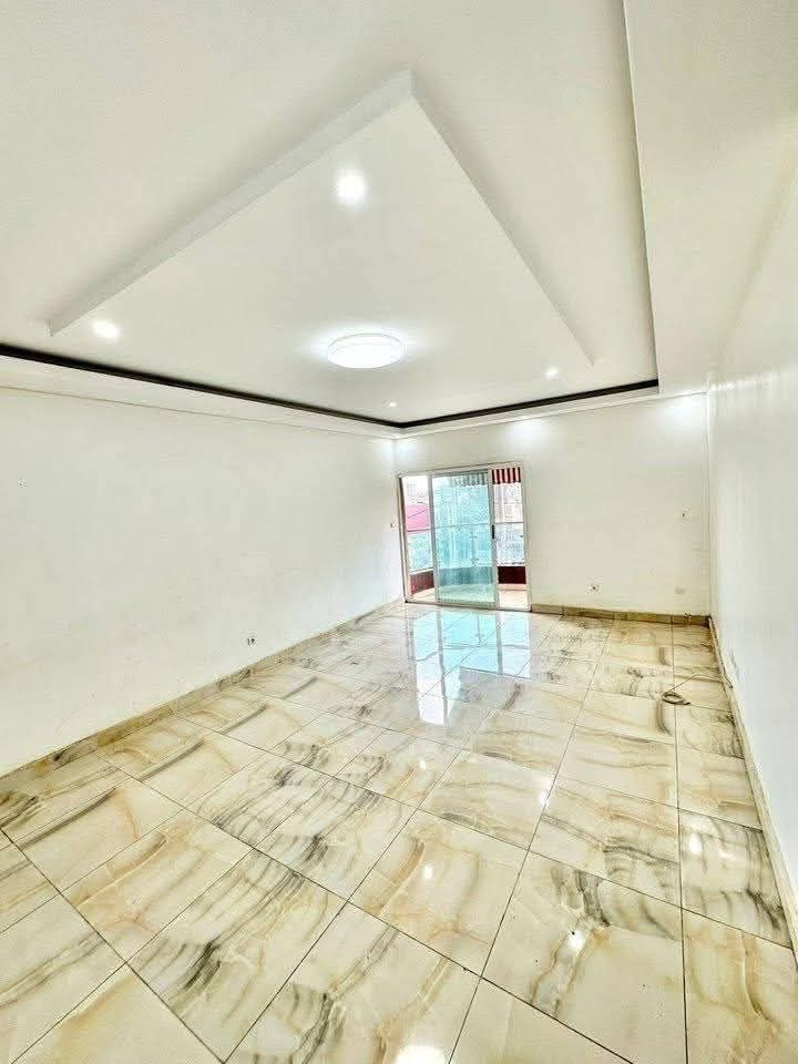Grand et beau logement 3 pièces au 4e étage