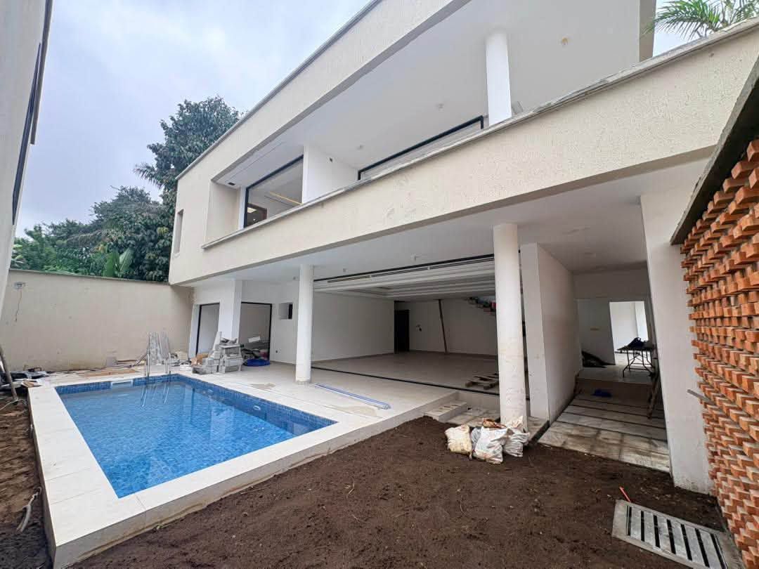 Duplex 6 pièces bon standing